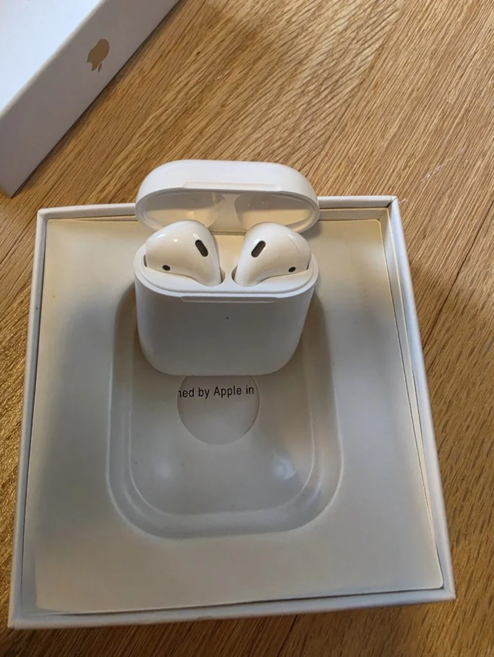 Apple AirPods (White) - Wireless Earbuds
